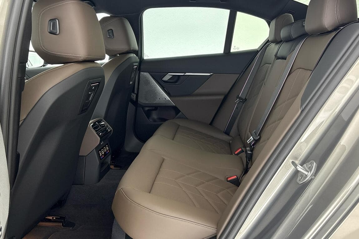 2026 BMW 5-Series - 8