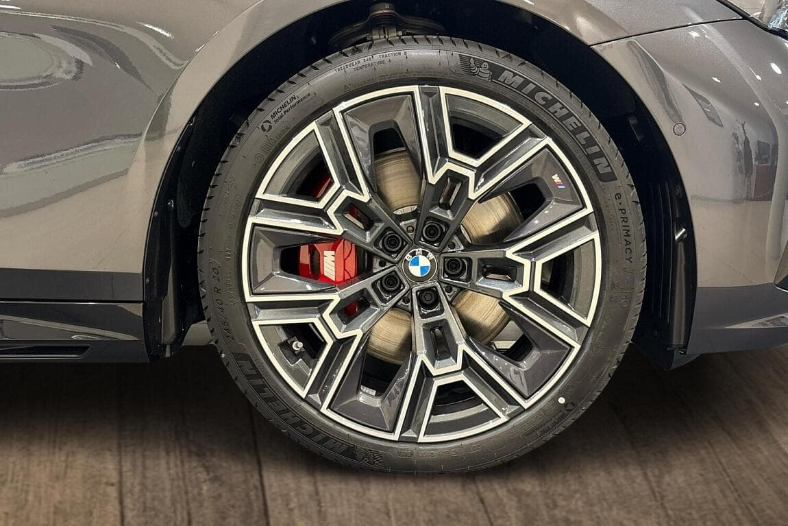 2025 BMW 5-Series - 5