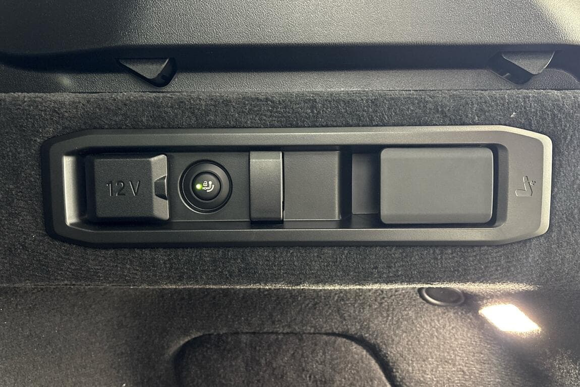 2025 BMW 5-Series - 13