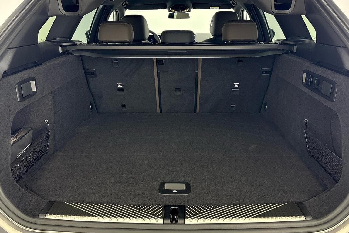 2025 BMW 5-Series - 15