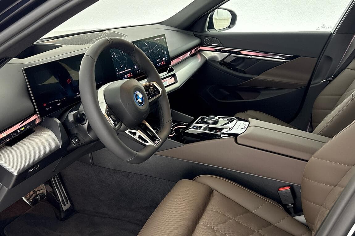 2025 BMW I5 - 6