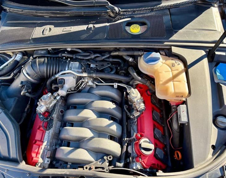 Audi RS4 4.2 FSI V8 420PS