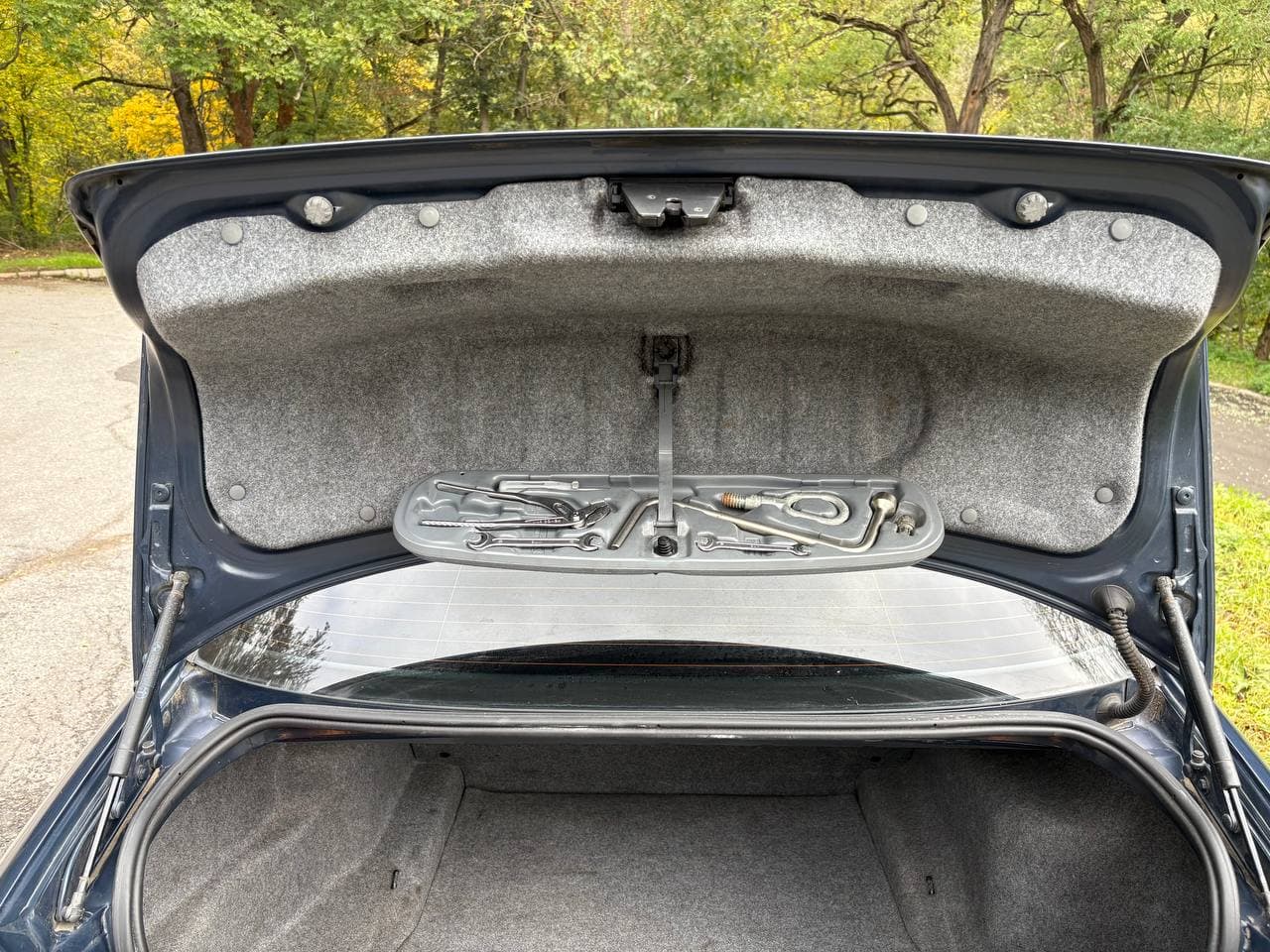 2003 BMW 3-Series - 8