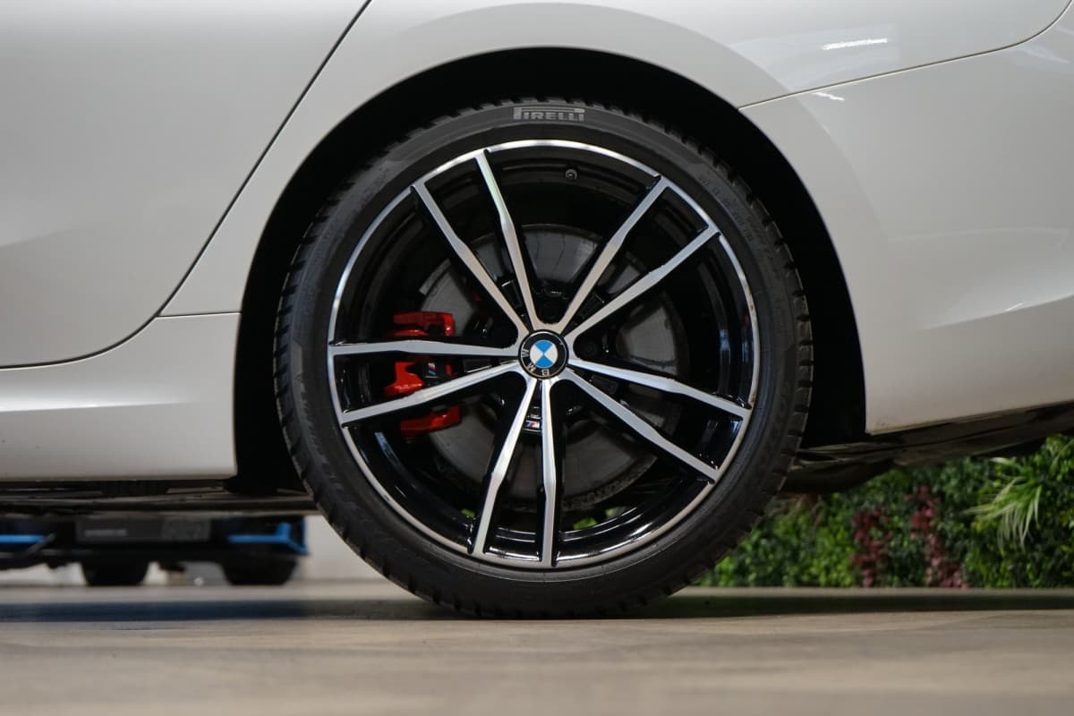 2020 BMW 3-Series - 11