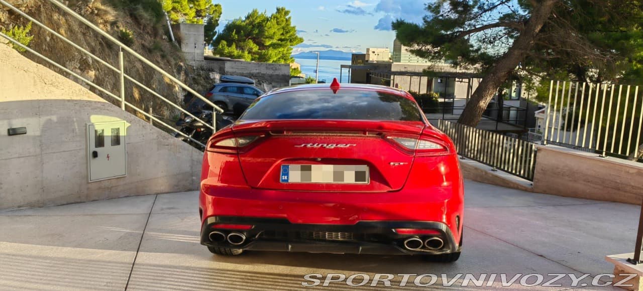 2017 Kia Stinger - 10