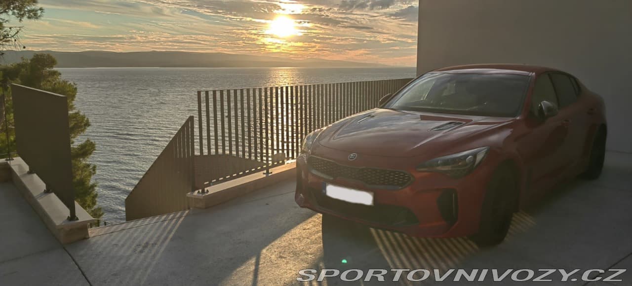 2017 Kia Stinger - 14