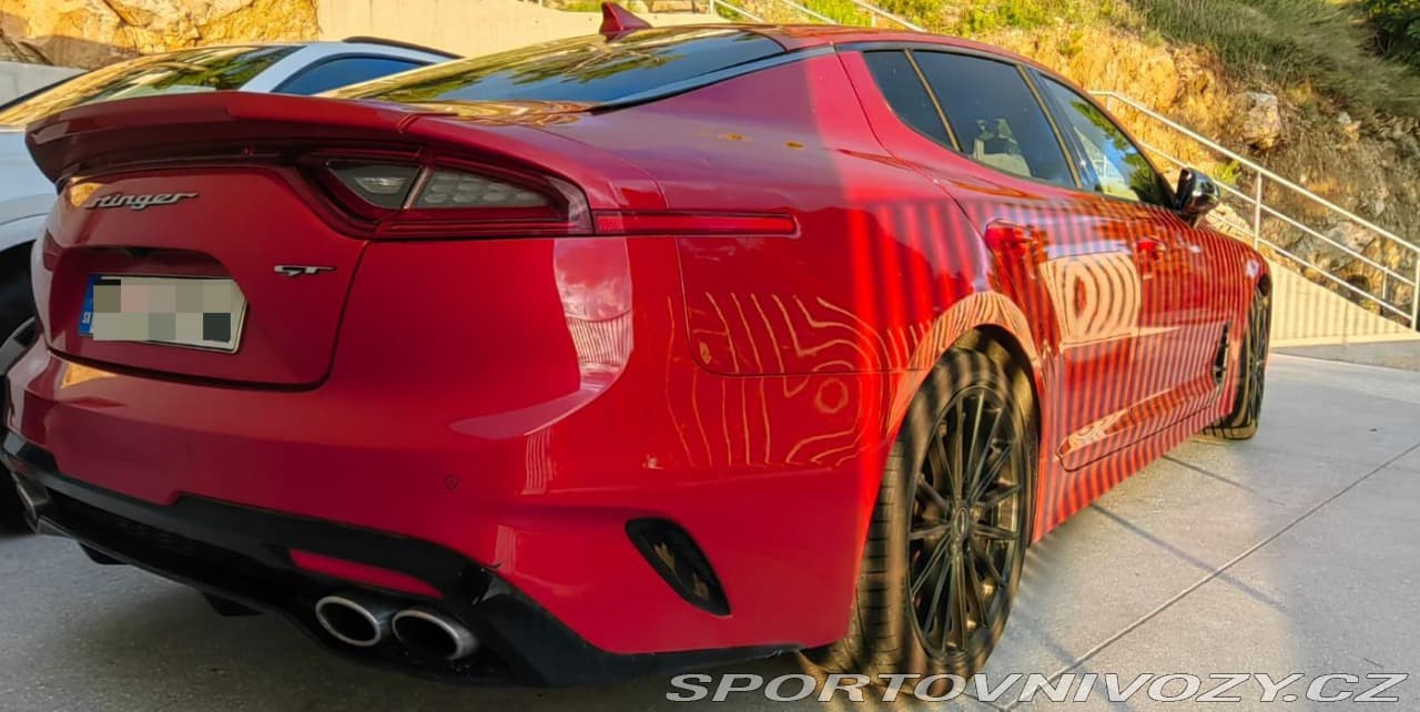 2017 Kia Stinger - 16