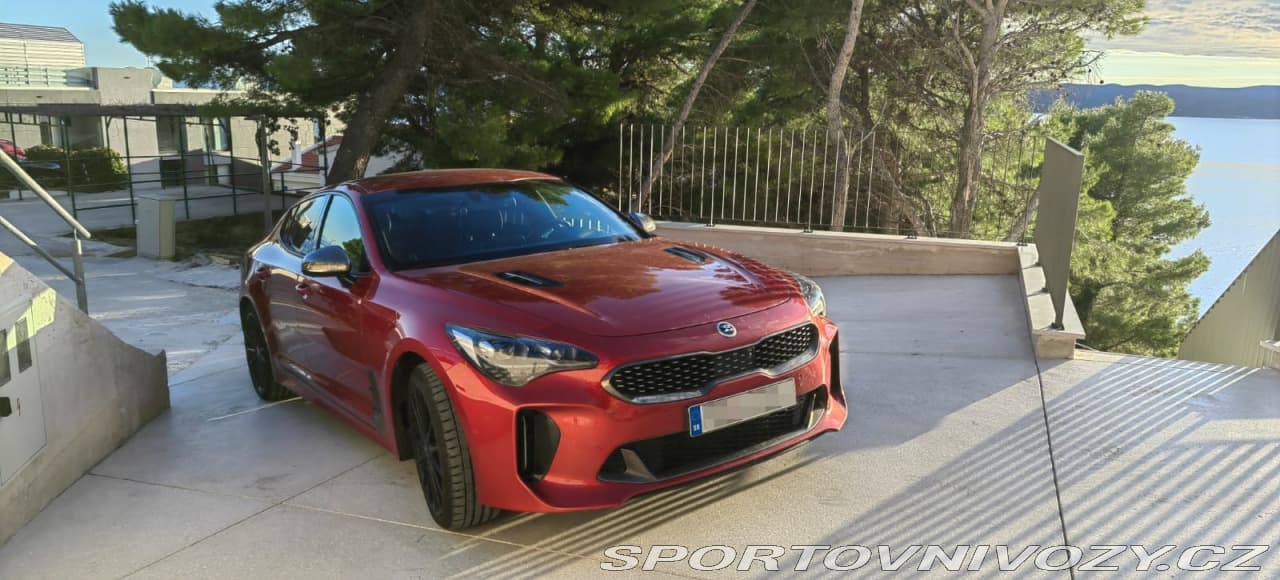 2017 Kia Stinger - 18