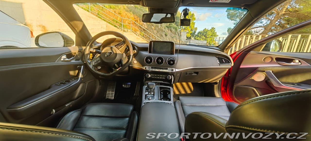 2017 Kia Stinger - 8