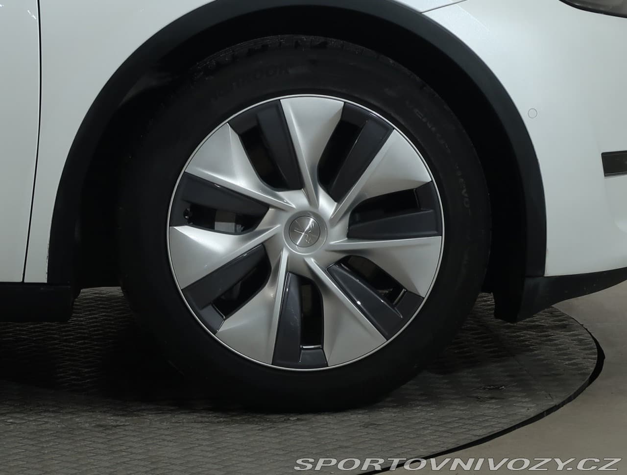 2021 Tesla Model Y - 14