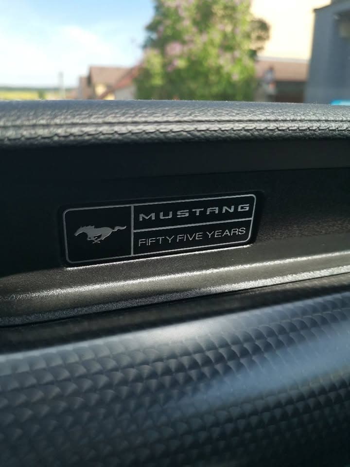 2020 Ford Mustang - 11