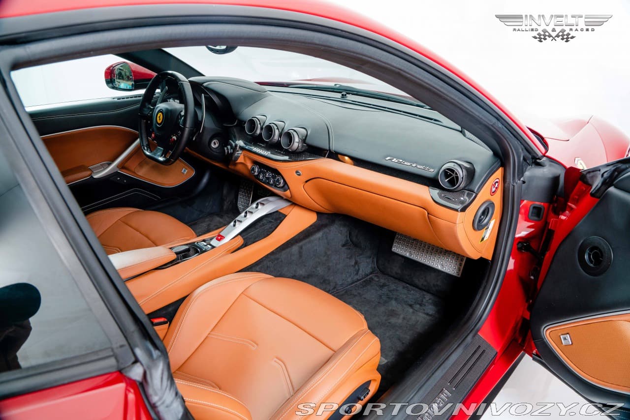 2013 Ferrari F12 - 11