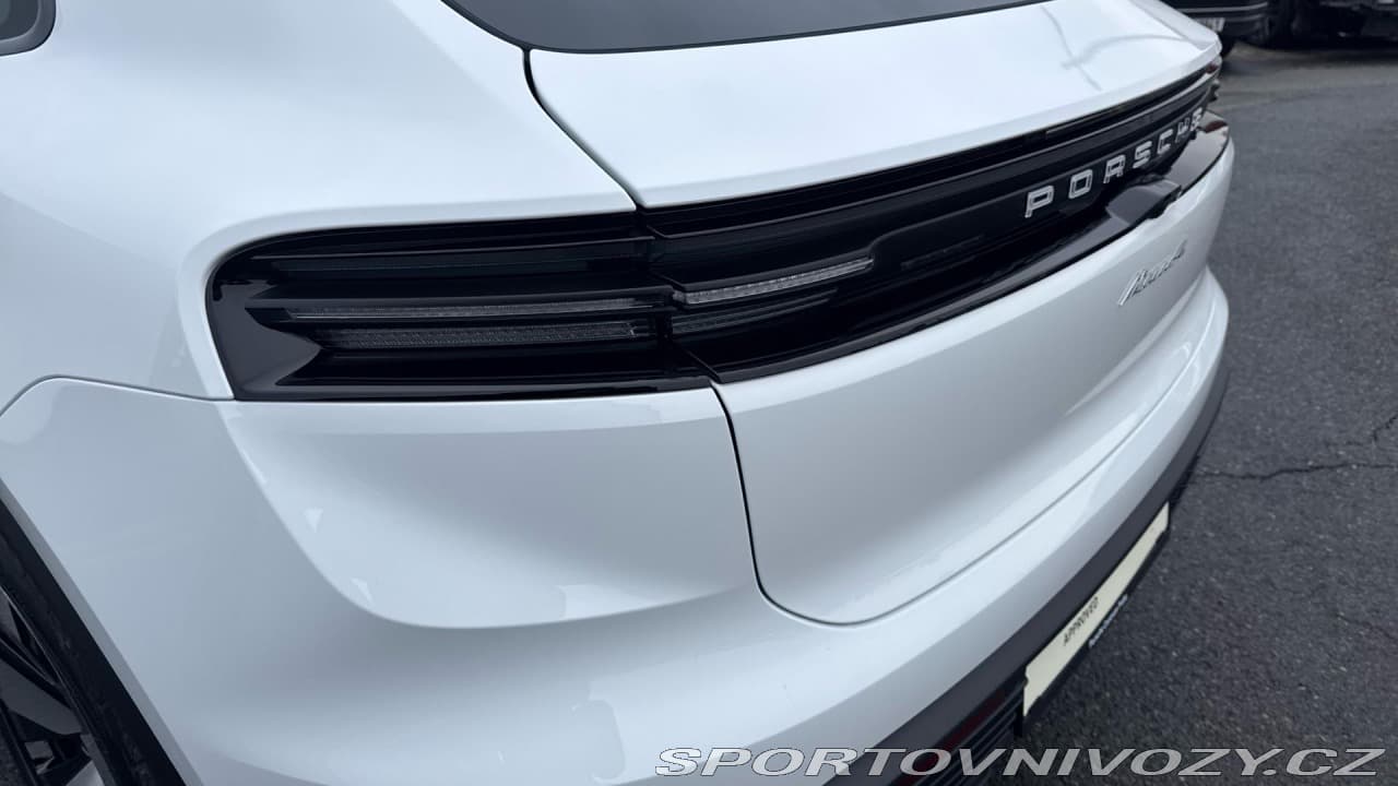 2026 Porsche Macan - 14