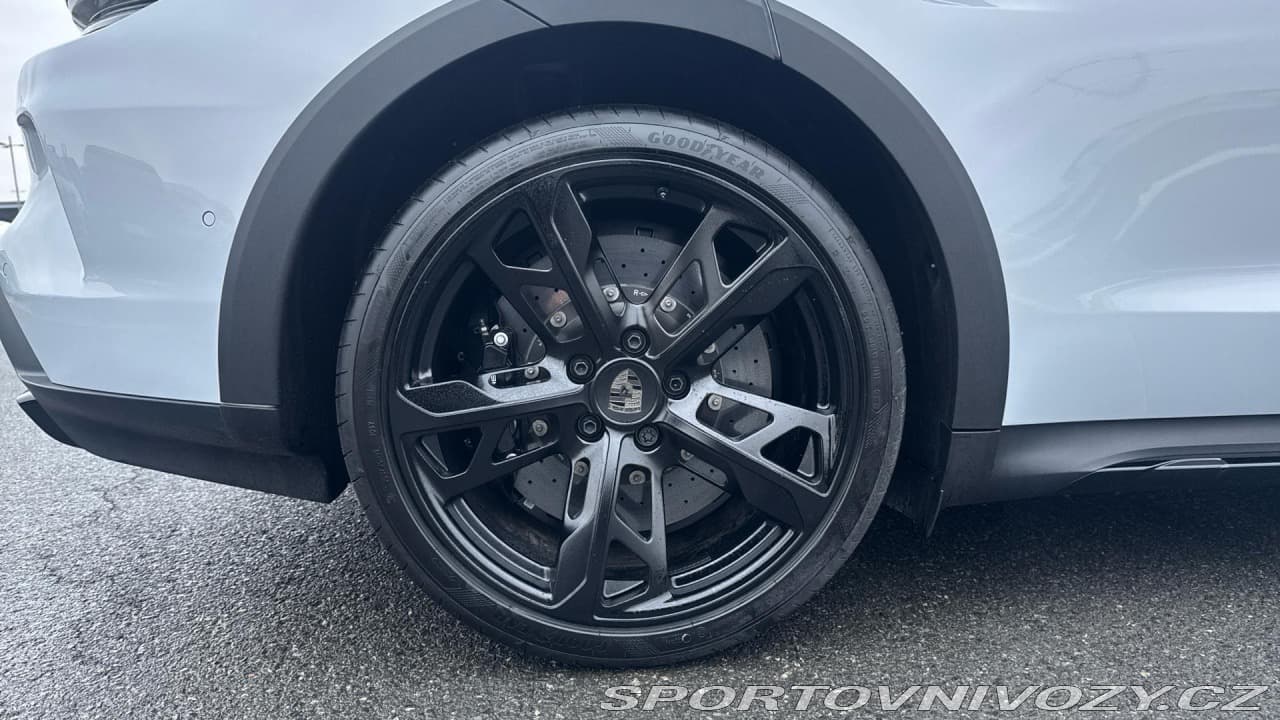 2025 Porsche Taycan - 11