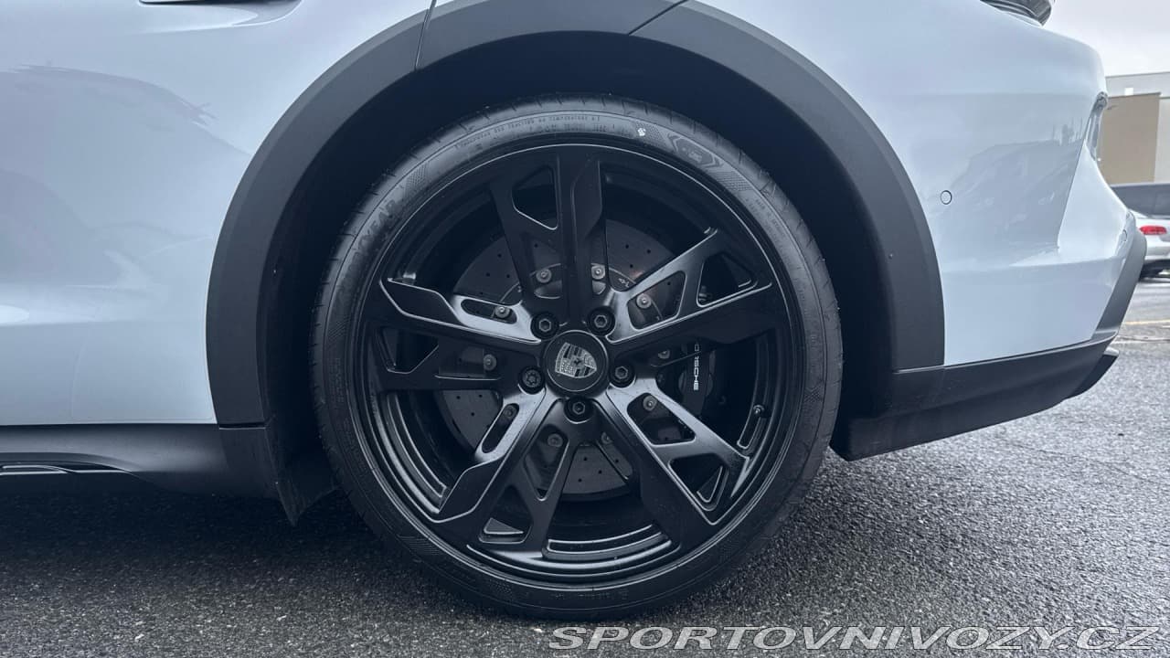 2025 Porsche Taycan - 12