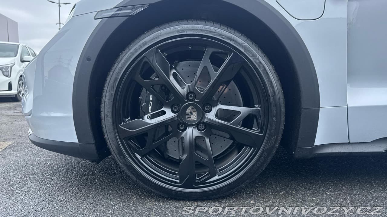 2025 Porsche Taycan - 9