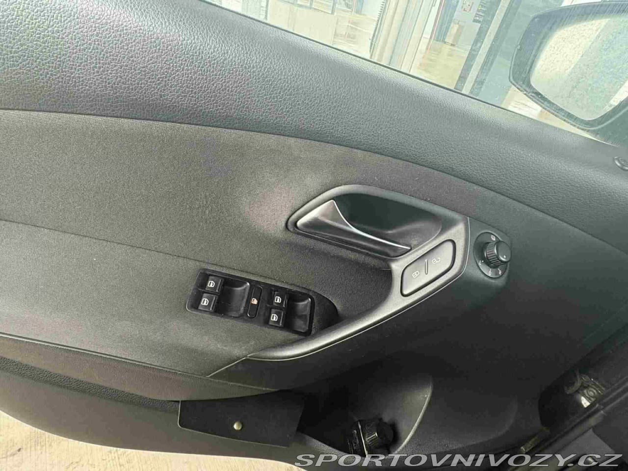 2011 Volkswagen Polo - 12