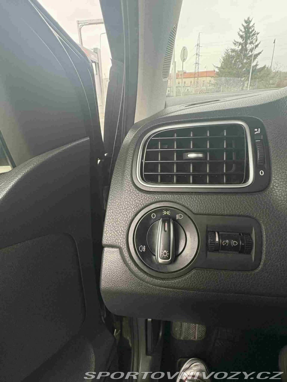 2011 Volkswagen Polo - 6