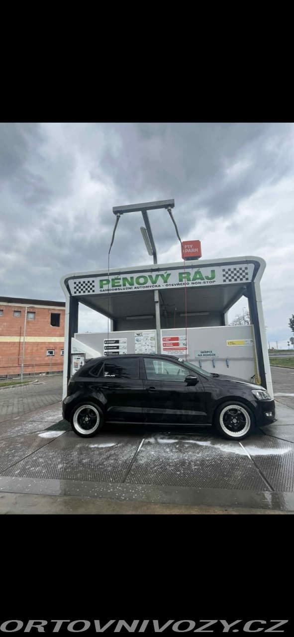 2011 Volkswagen Polo - 8