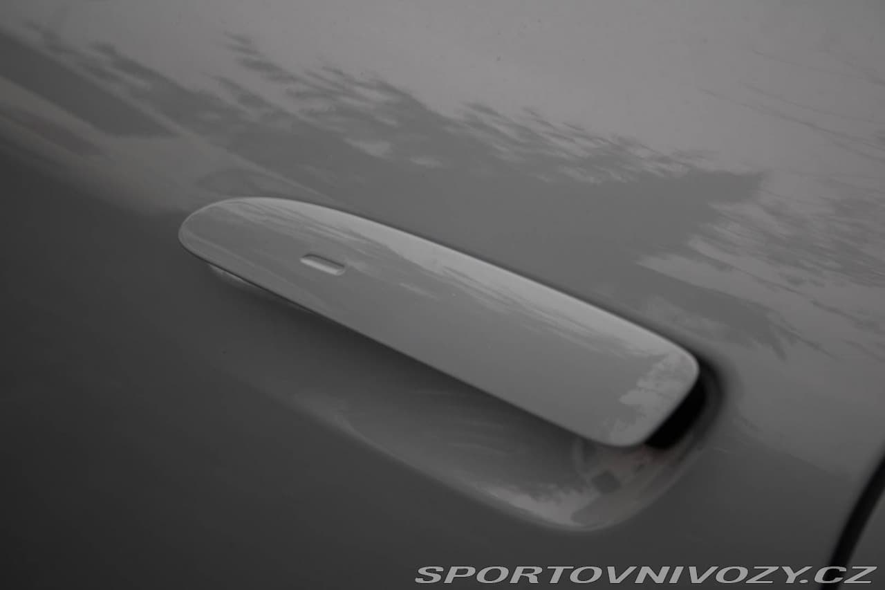 2023 Porsche Taycan - 10