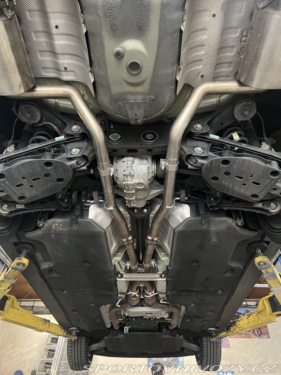 2023 Kia Stinger - 10