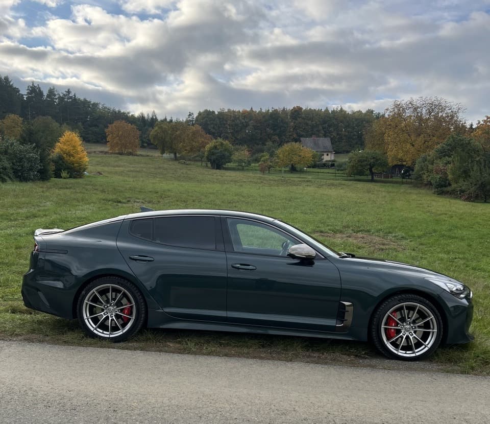 2023 Kia Stinger - 13