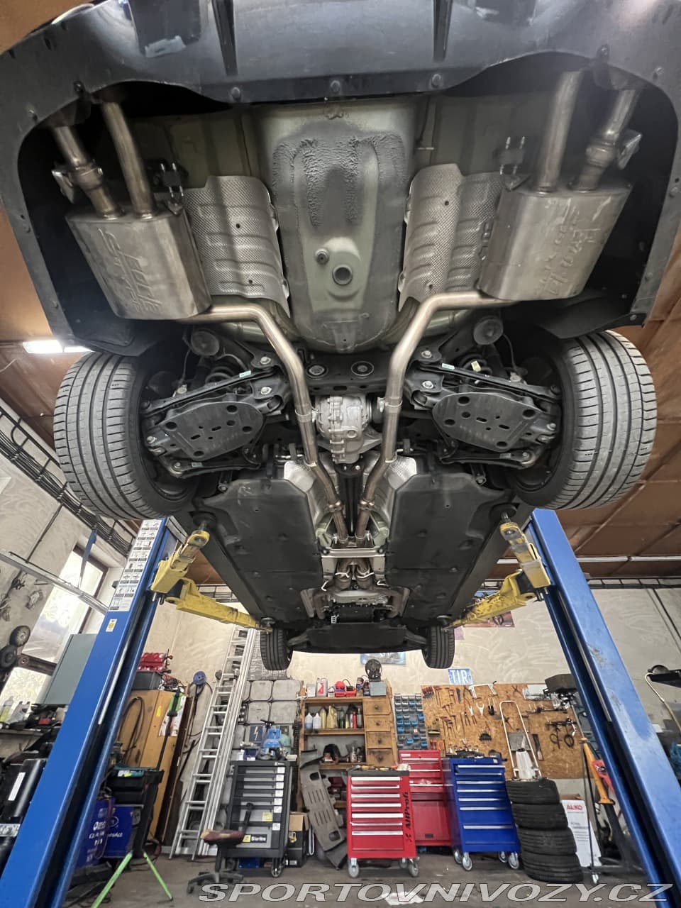 2023 Kia Stinger - 9