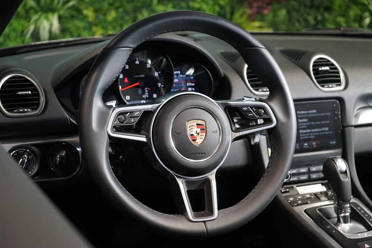 2024 Porsche 718 - 18