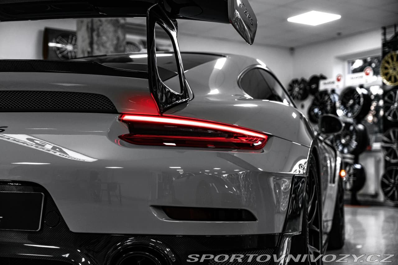 2020 Porsche 911 - 13