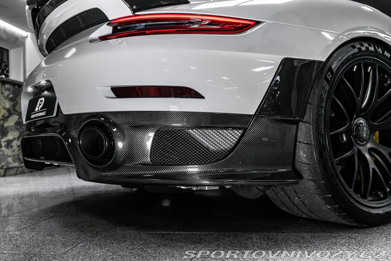 2020 Porsche 911 - 14