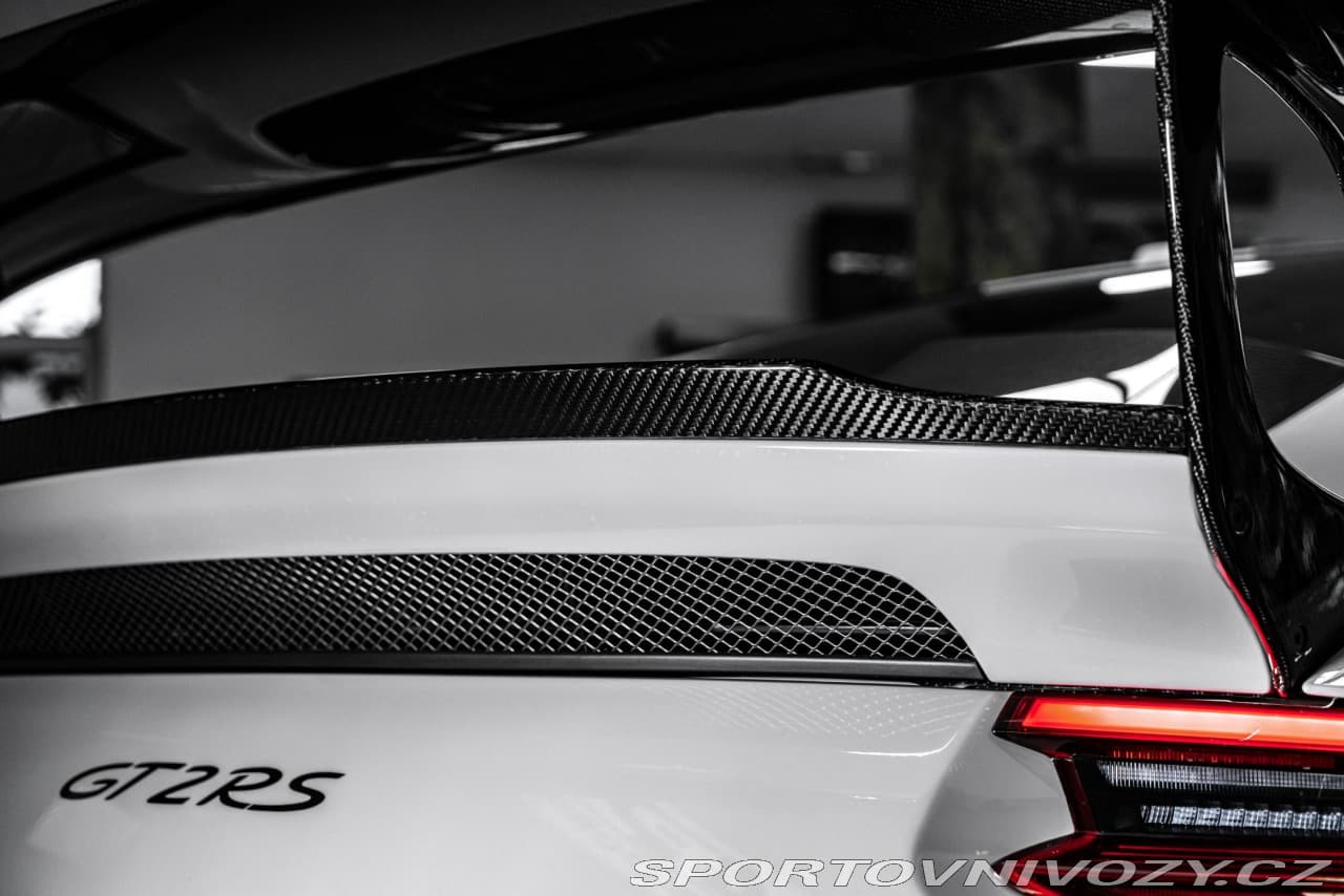 2020 Porsche 911 - 15