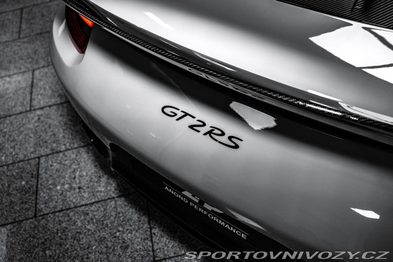 2020 Porsche 911 - 16