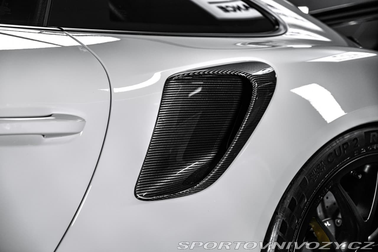 2020 Porsche 911 - 18