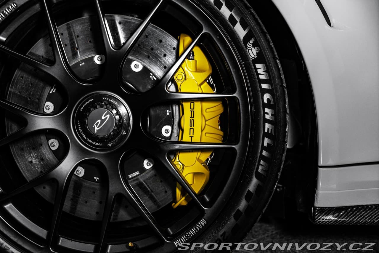 2020 Porsche 911 - 19