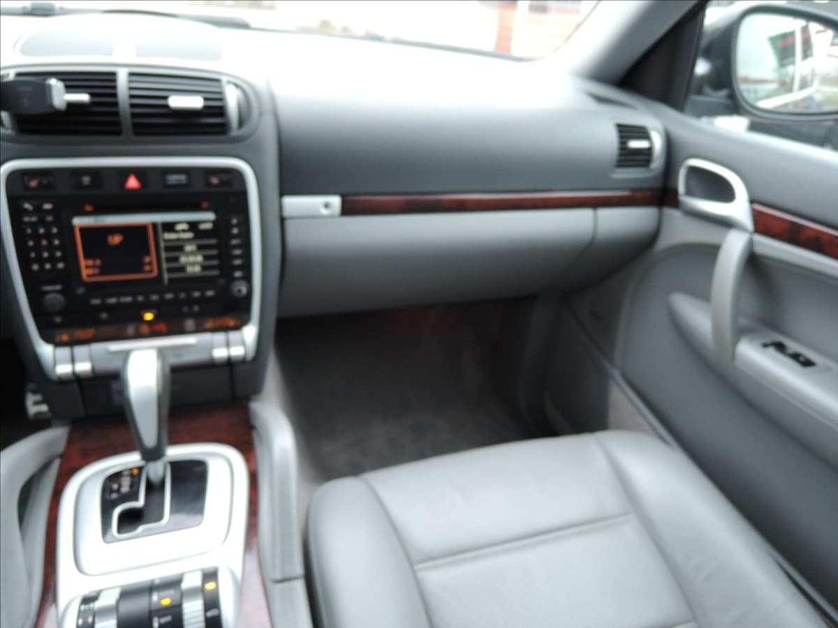 2003 Porsche Cayenne - 71