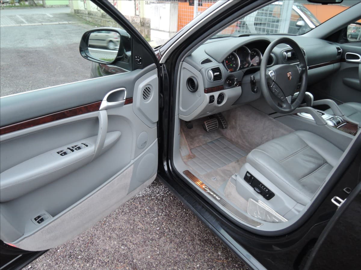 2003 Porsche Cayenne - 36
