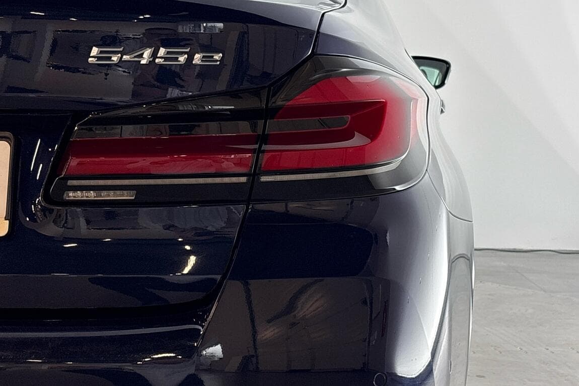 2022 BMW 5-Series - 5