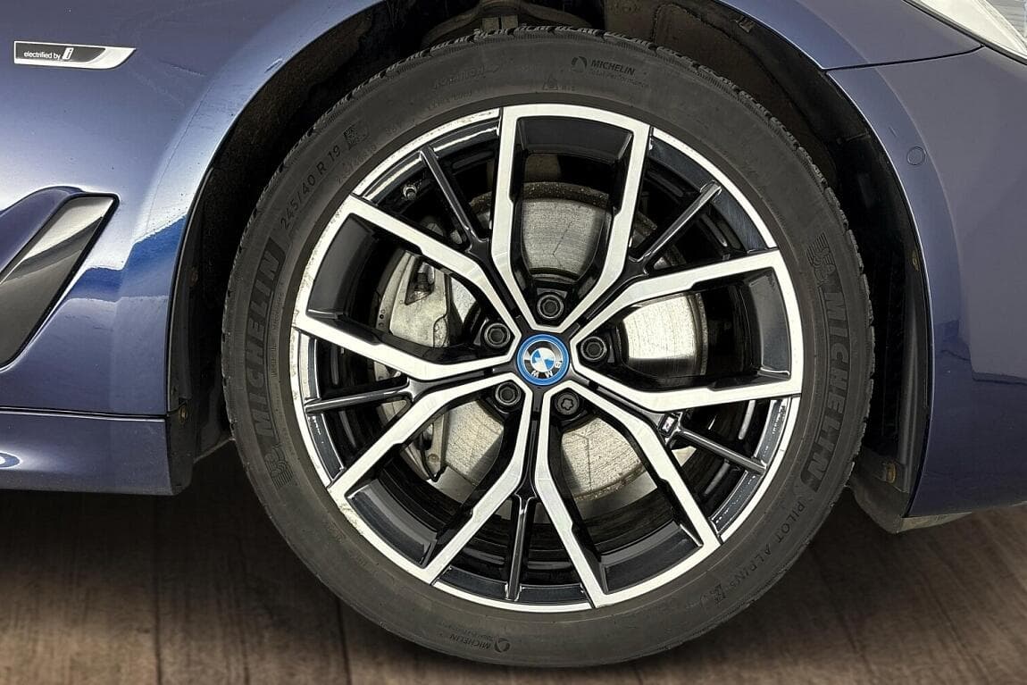 2022 BMW 5-Series - 6