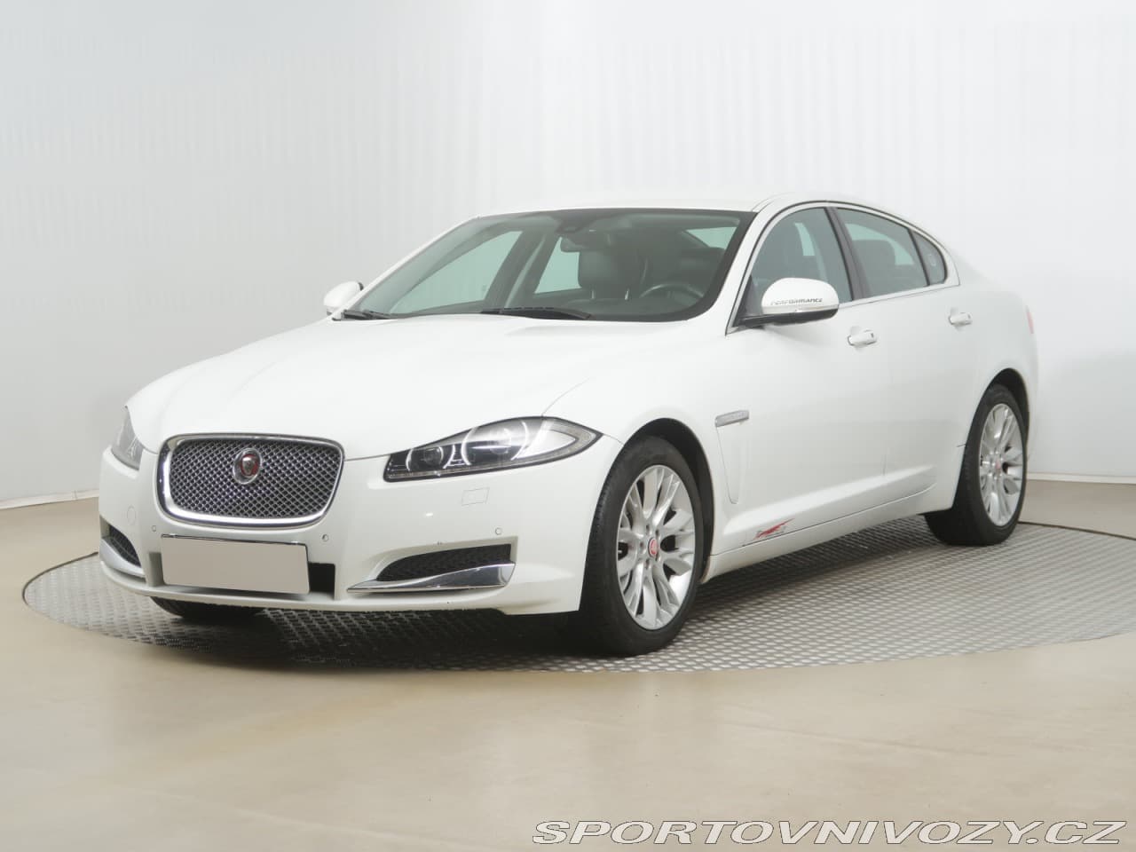 2015 Jaguar Xf - 2