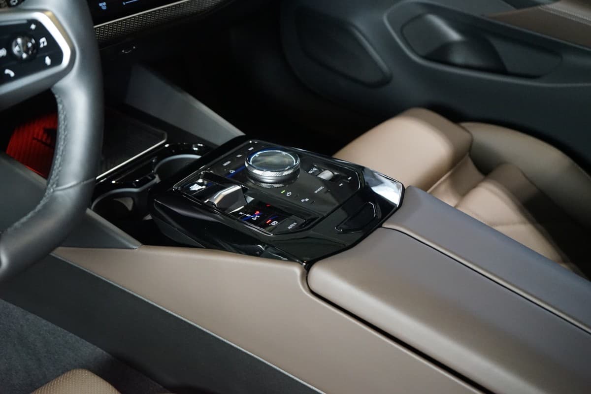 2024 BMW 5-Series - 12