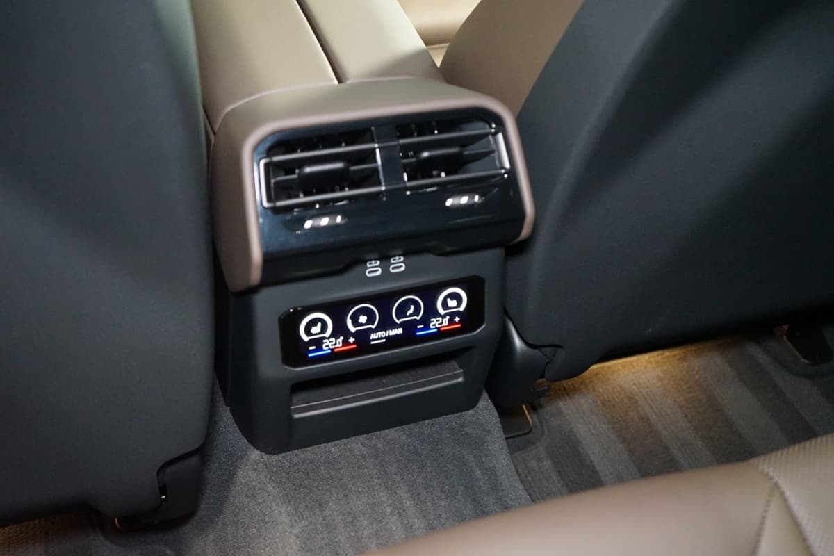 2024 BMW 5-Series - 17