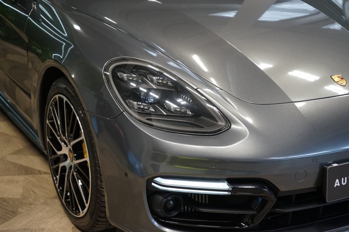 2022 Porsche Panamera - 4