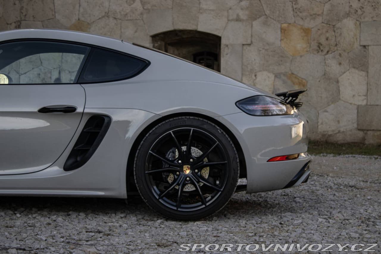 2020 Porsche Cayman - 14