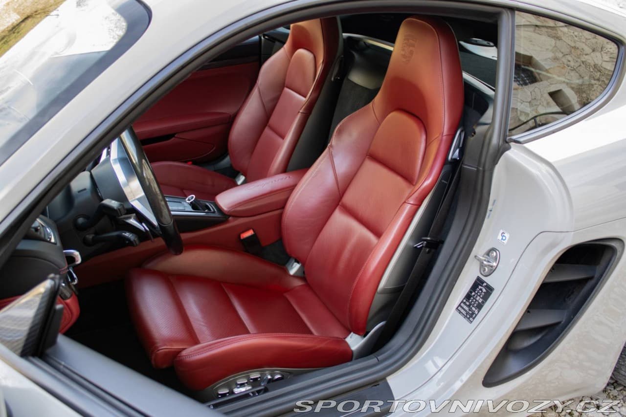 2020 Porsche Cayman - 15