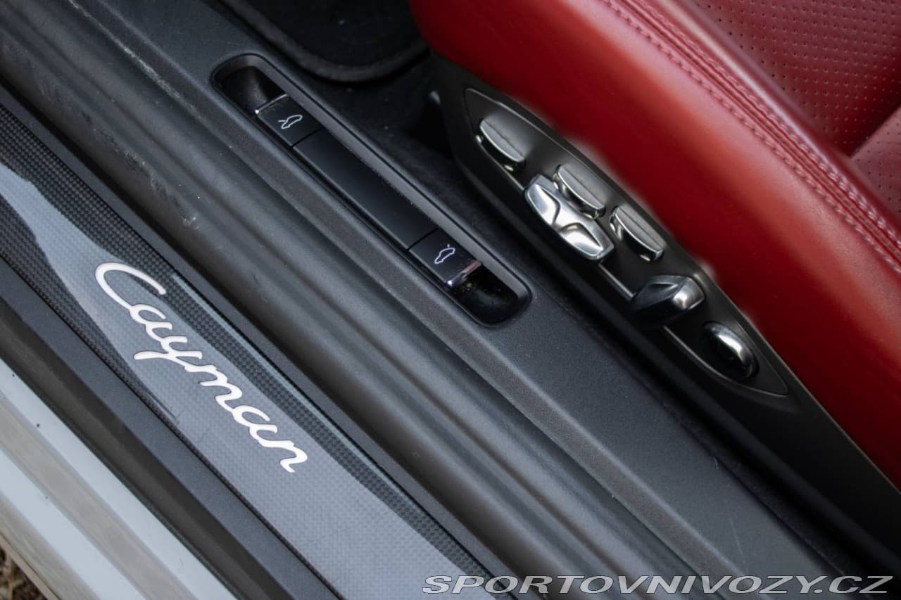 2020 Porsche Cayman - 16