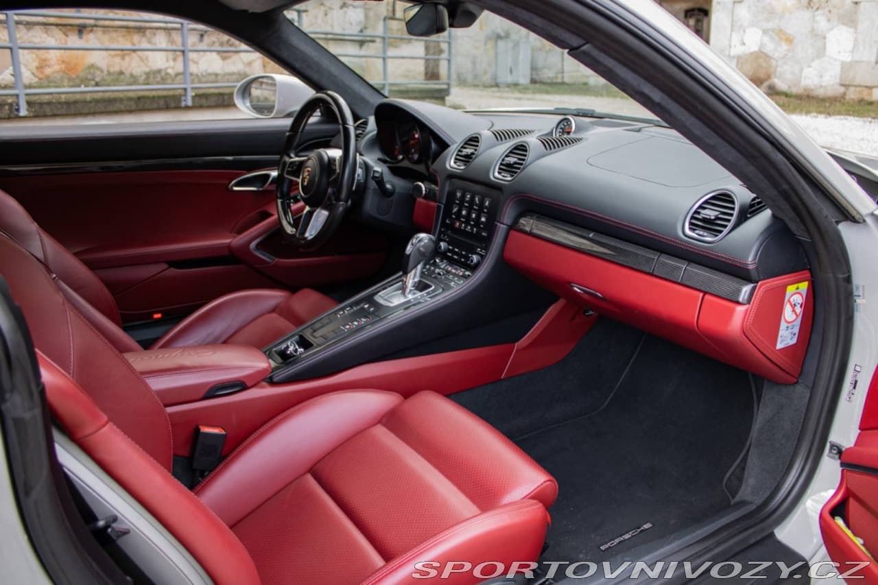 2020 Porsche Cayman - 18