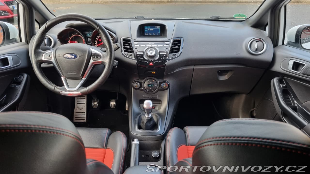 2015 Ford Fiesta - 14