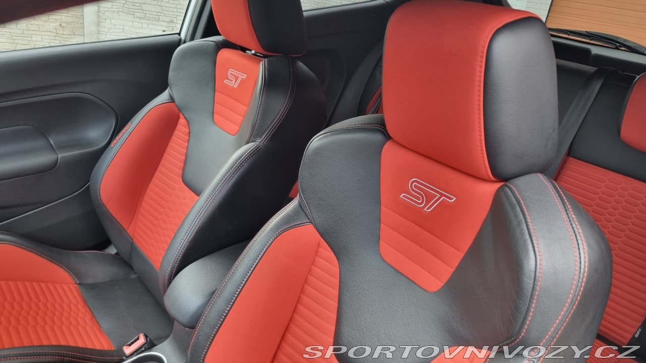 2015 Ford Fiesta - 19