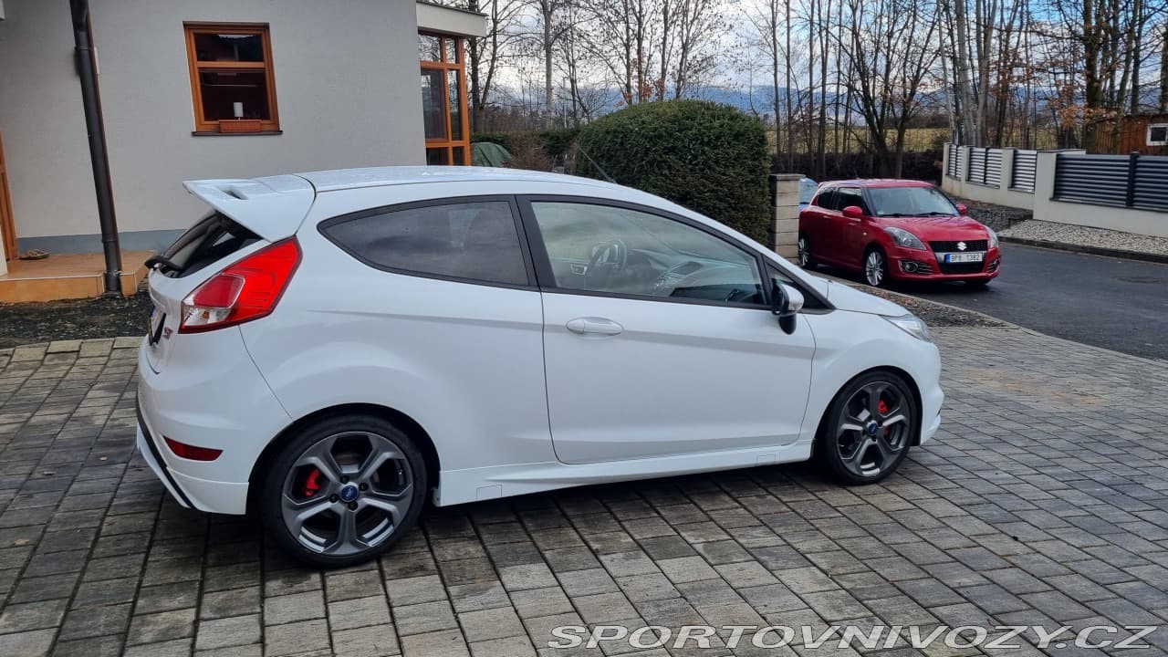 2015 Ford Fiesta - 4