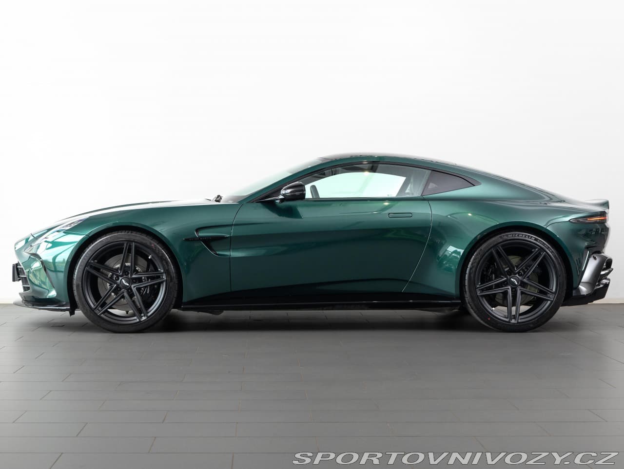 2025 Aston Martin Vantage - 2